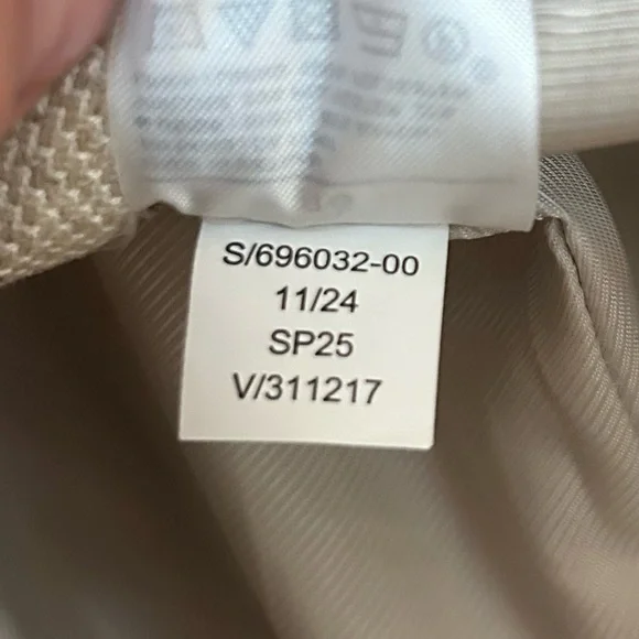 Banana Republic Light Tan Linen
Sleeveless Vest w/ Pinstripes - XL - Picture 6 of 6